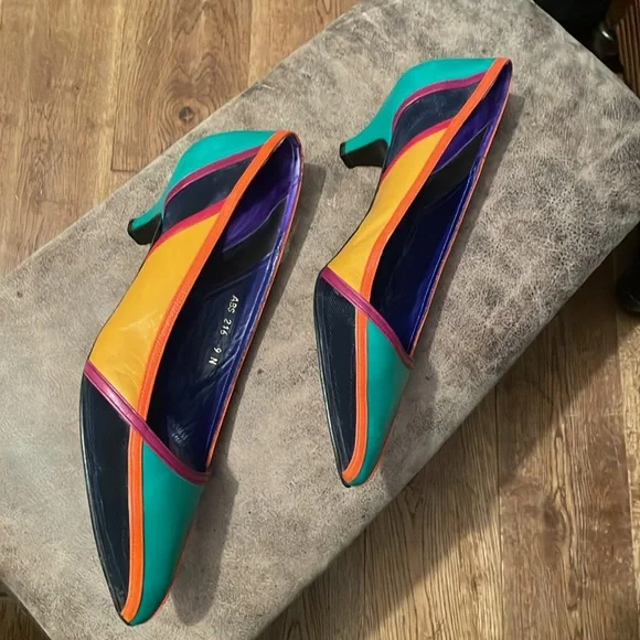 Vintage Timothy Hitsman pumps - Picture 3 of 8